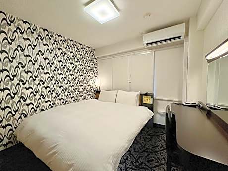 King Bed Room - Non-Smoking