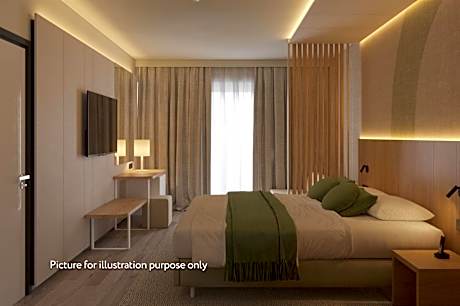 Classic Room with Balcony - Park Side