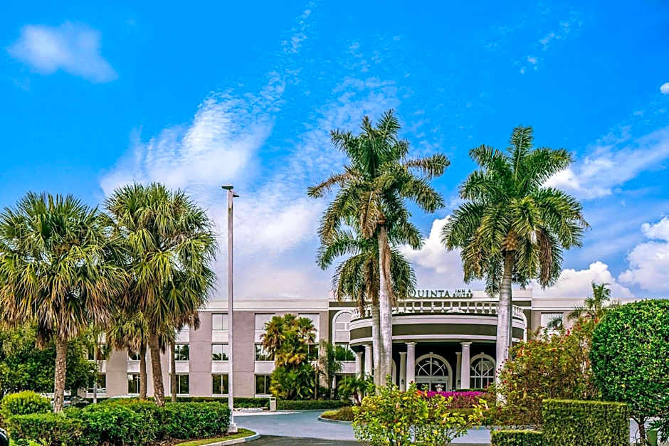 La Quinta Inn & Suites by Wyndham Naples Downtown