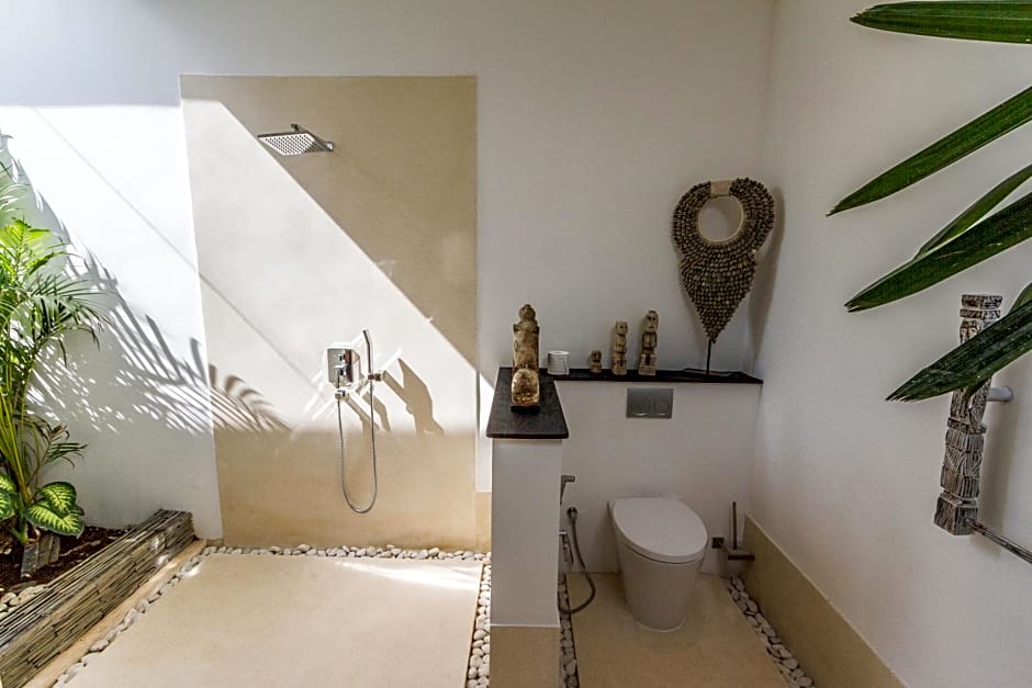 Villa Juna - Beautiful 3 Bedroom in Seminyak