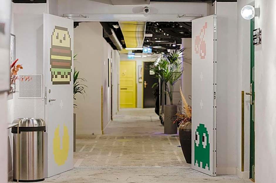 Hotel With Urban Deli