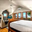 Saratoga Inn