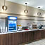 La Quinta Inn & Suites by Wyndham Kansas City Beacon Hill
