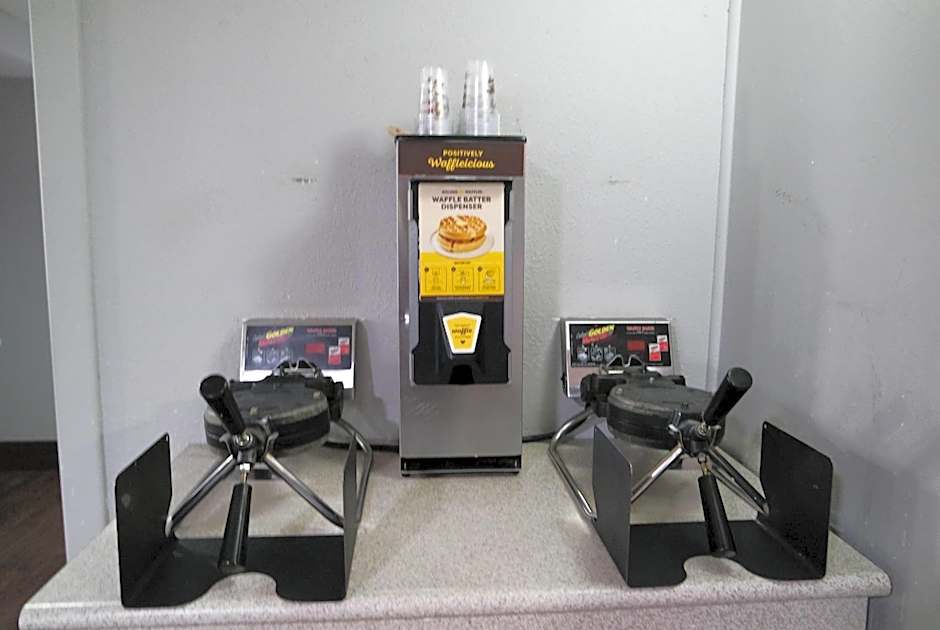 Super 8 by Wyndham Savannah