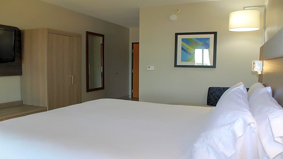 Holiday Inn Express Hotel & Suites Hope Mills-Fayetteville Airport By IHG