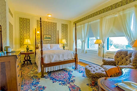 Shadowbrook Room, Queen Bed, Mountain View