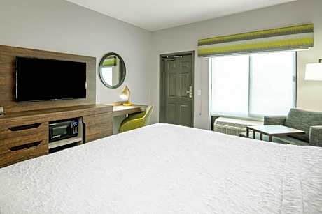 King Room with King Bed - Non-Smoking