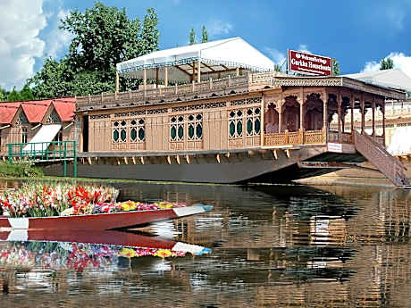 WelcomHeritage Gurkha Houseboat