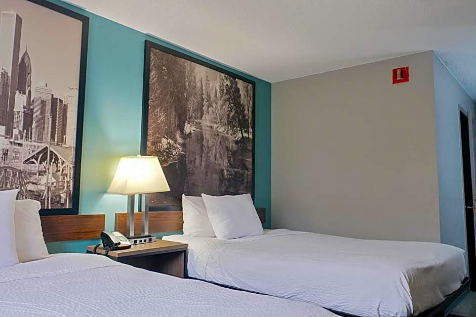 Super 8 by Wyndham Rockford I-90/Casino District