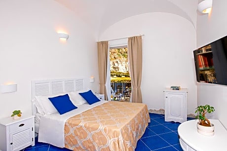 Deluxe Double Room with Balcony and Sea View