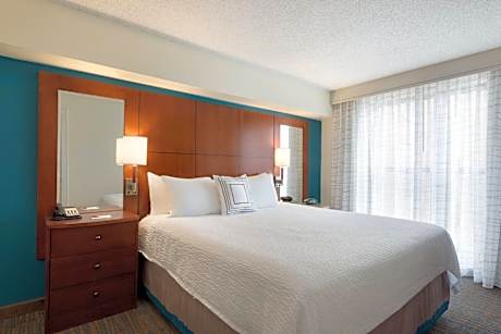 One-Bedroom Residential King Suite with Sofa Bed - Hearing Accessible