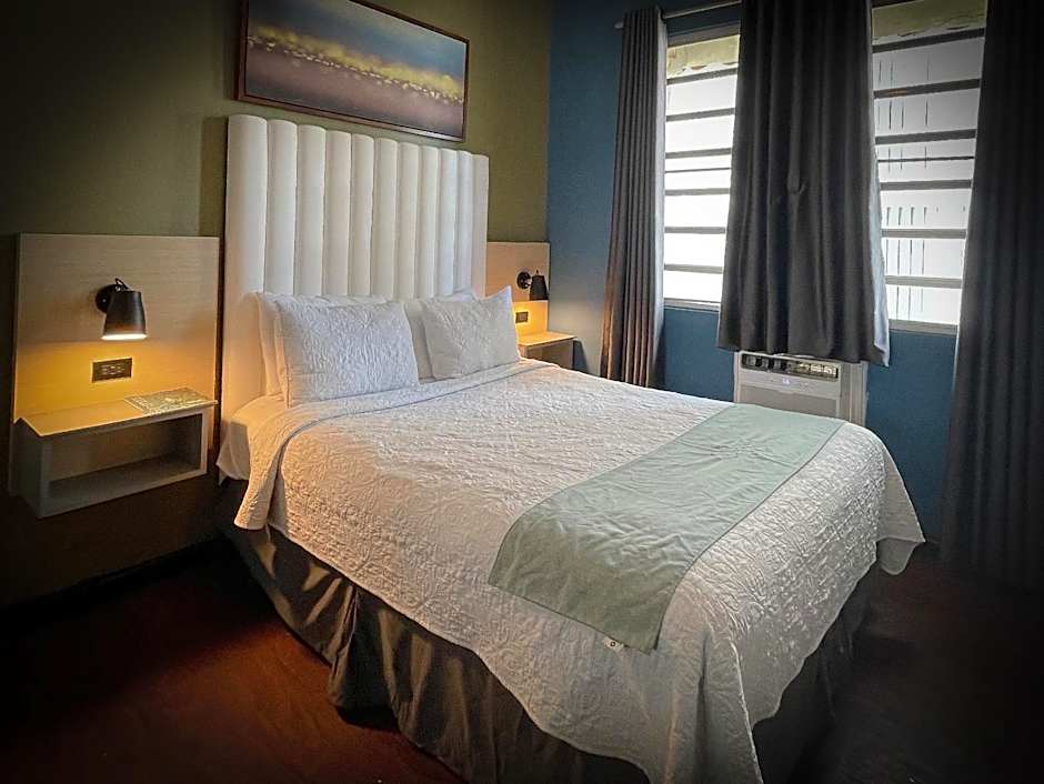 Photo 1 of 4 of Premium 1 Queen Bed