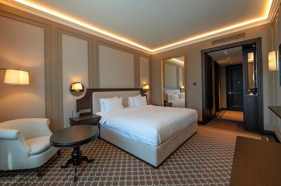 GoldenEye Hotel & Casino