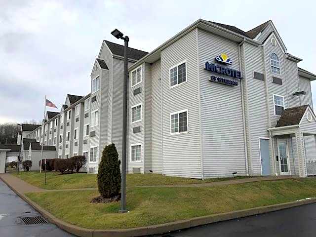 Microtel Inn & Suites by Wyndham Pittsburgh Airport