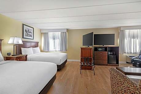 Large Queen Room with Two Queen Beds - Non-Smoking