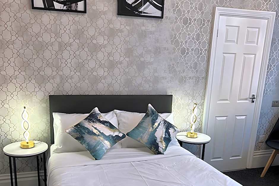 OYO Marine Parade Hotel, Eastbourne Pier