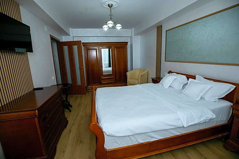 Hotel Senator