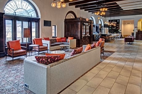 Courtyard by Marriott Kansas City Country Club Plaza