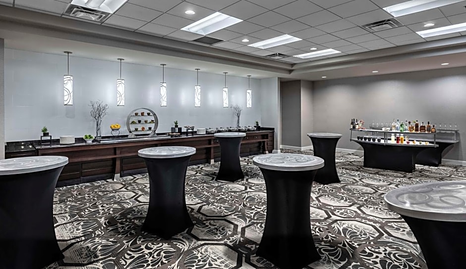 DoubleTree Suites by Hilton Hotel Detroit Downtown - Fort Shelby