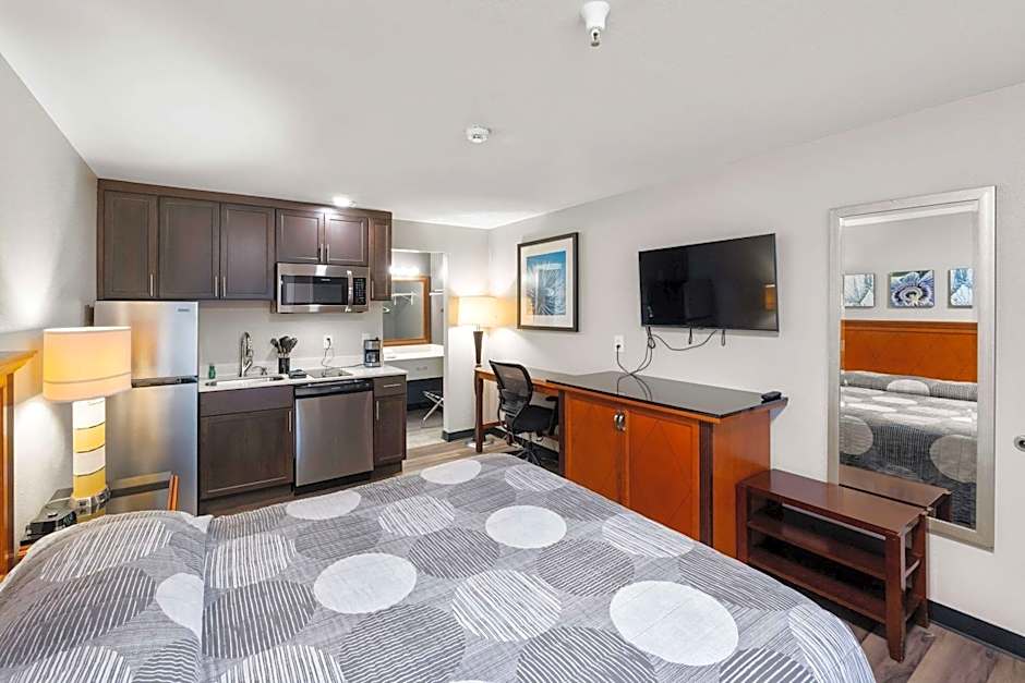 Basecamp Puyallup a Travelodge by Wyndham