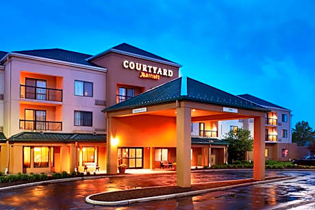 Courtyard By Marriott Cleveland Airport North