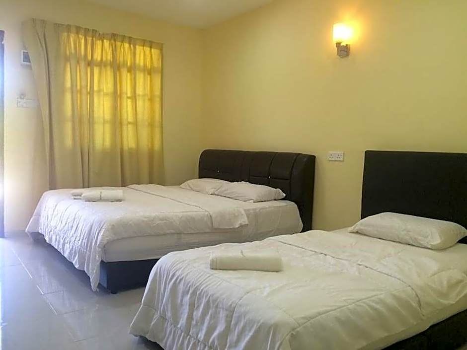 Penarak Bamboo Beach Motel