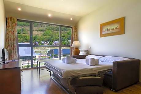 Family Apartment with Mountain View