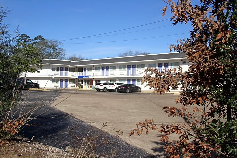 Motel 6-Lufkin, TX