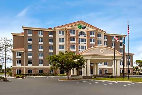 Holiday Inn Express & Suites Ft Myers East- The Forum By IHG