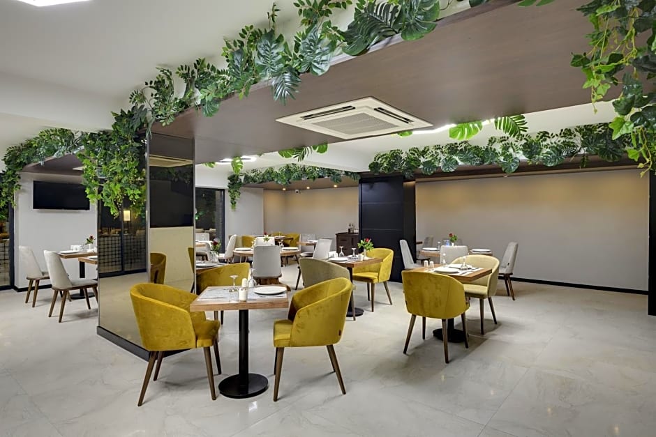 Leo Suites
