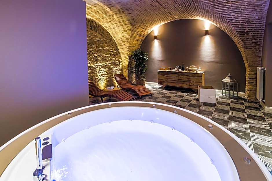 Marie Claire Apartments & Spa