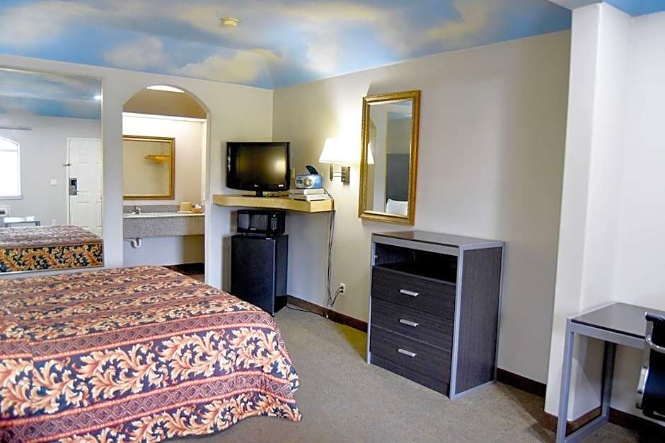 Camelot Inn &amp; Suites Highway 290/NW Freeway