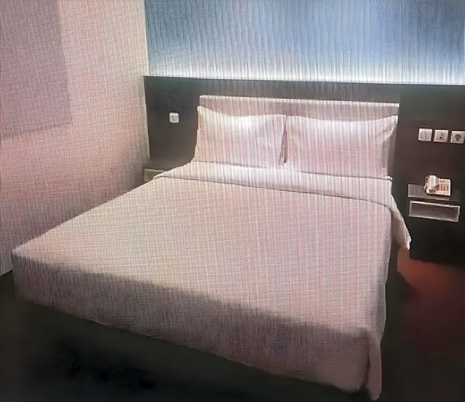 Amaris Hotel Season City