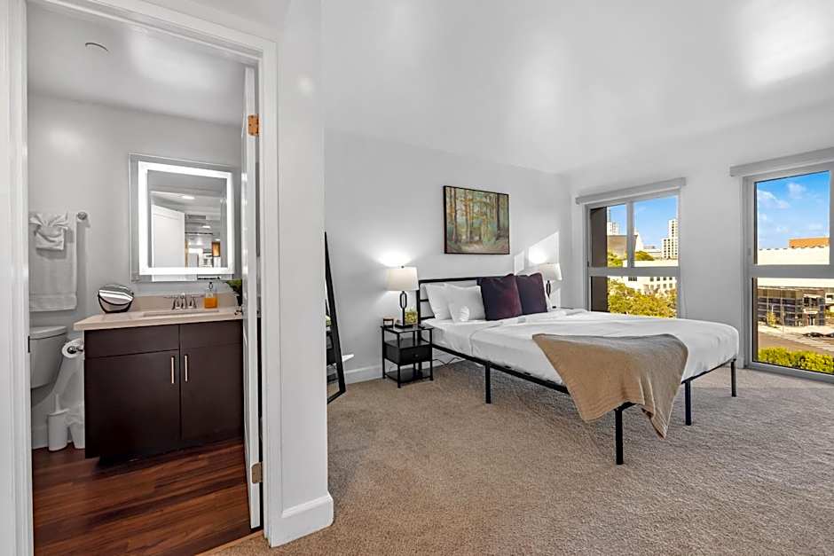 Modern Luxury 2 Bed with Panoramic City Views in Downtown LA