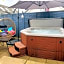 The Green Monkey Lux Suite at The Grumpy Schnauzer B&B Private Hot Tub, Gym, Breakfast, Stunning!