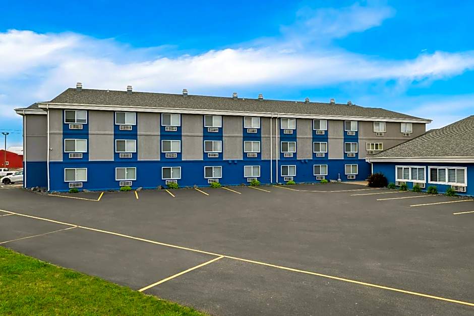 Super 8 by Wyndham Osseo WI