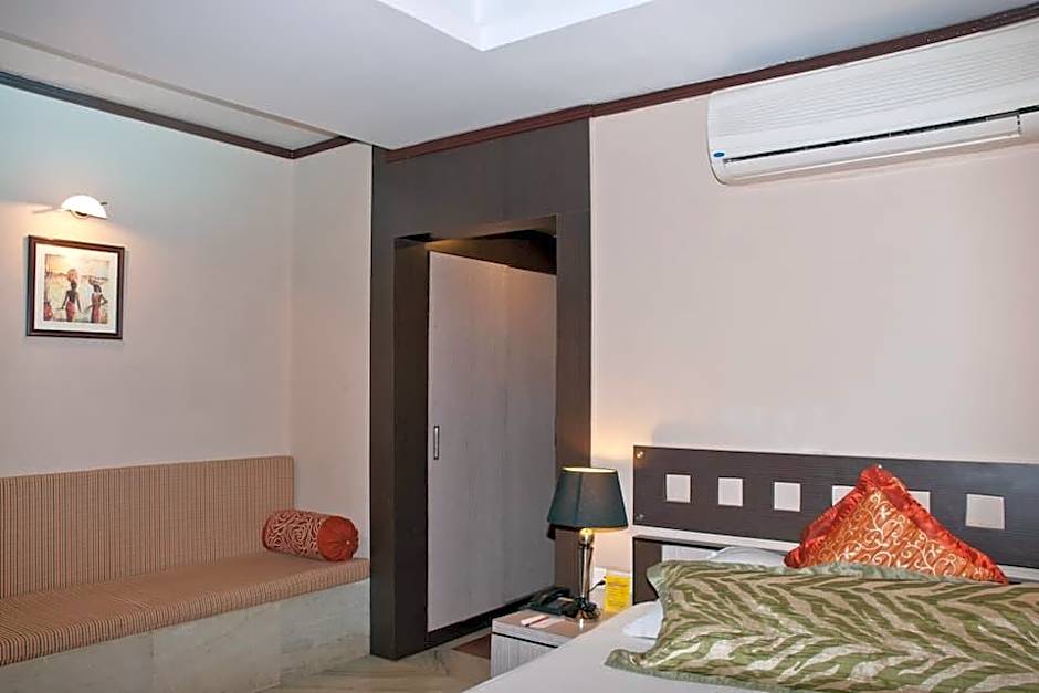  Hotel Crystal Residency