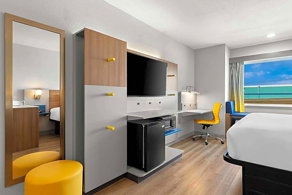 Microtel Inn & Suites by Wyndham Tulsa  Catoosa/Route 66