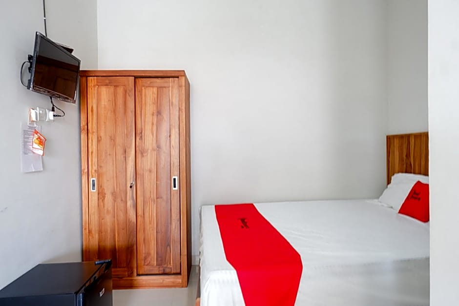 RedDoorz Plus Syariah near Stasiun Tegal 2