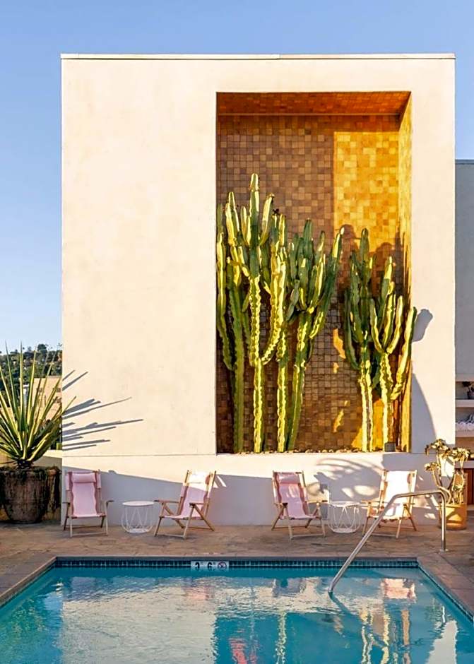 Silver Lake Pool & Inn