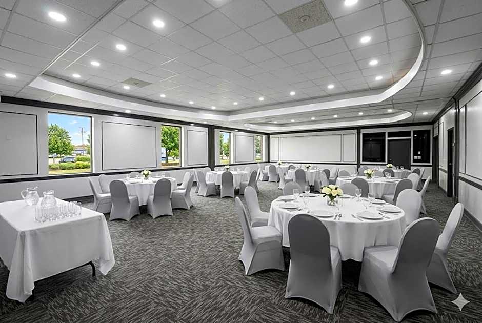 Super 8 by Wyndham Harrison OH