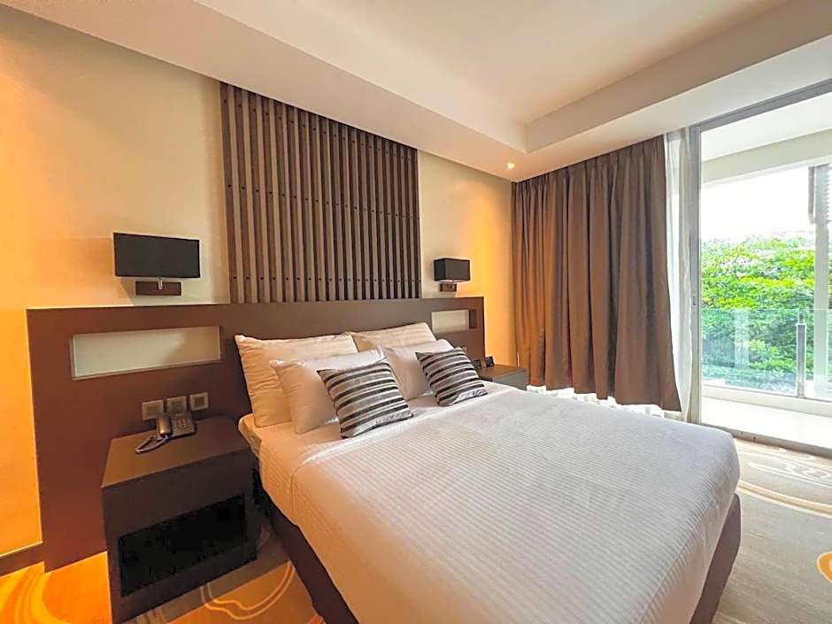 Photo 1 of 12 of Deluxe 1 Queen Bed