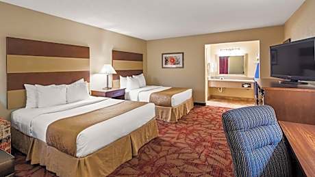 Queen Room with Two Queen Beds - Smoking
