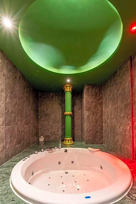 The Castle Pratumnak Hill Pattaya 6 Bedroom