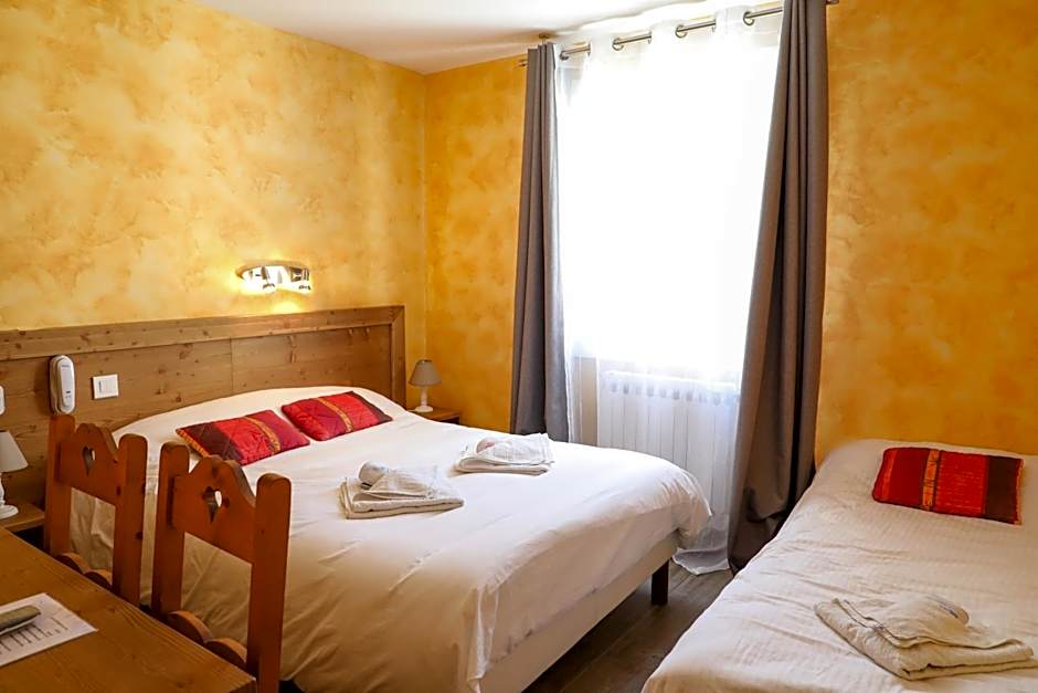 Photo 1 of 4 of Triple Room