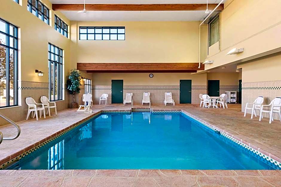 Country Inn & Suites by Radisson, Madison West, WI