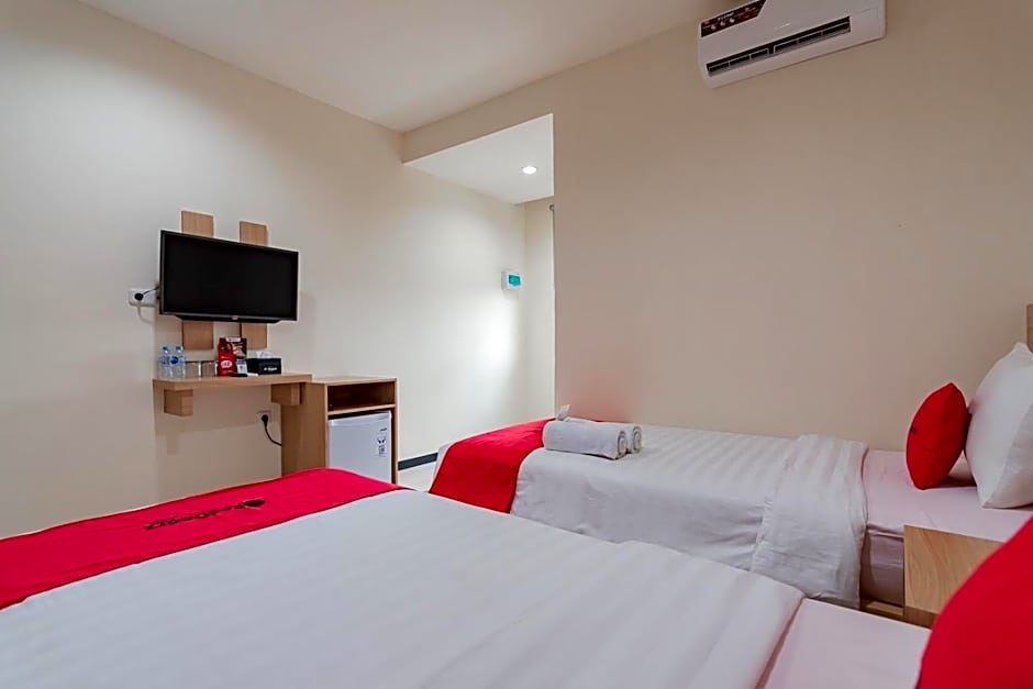 RedDoorz Syariah Plus near Tanjungpura University 2 Pontianak