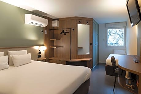 Triple Room (1 Double Bed + 1 Single Bed)