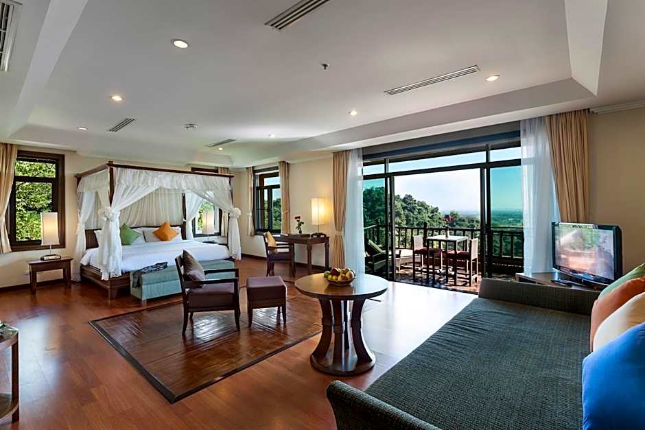 Photo 1 of 5 of 1 King Bed Suite, Balcony