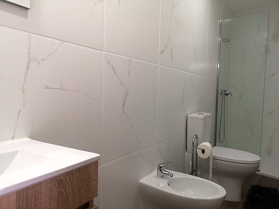 Leonchic - Guest House com Piscina de Água Salgada